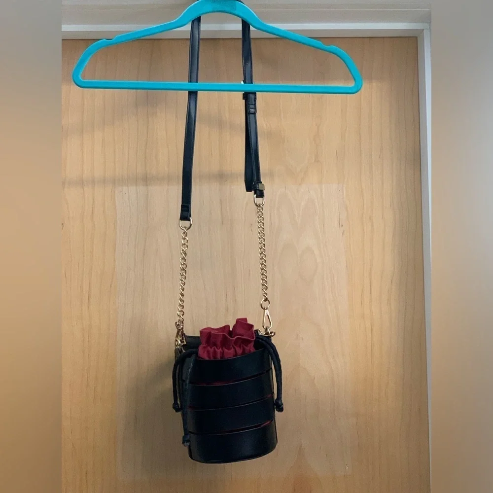 Unknown Elegant Black Bucket Bag with Gold Chain.   Contemporary Minimalism